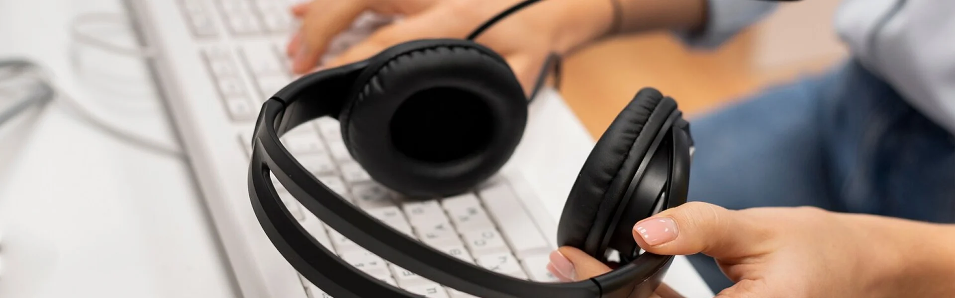 https://fushanpaper.com/wp-content/uploads/2025/09/contact_banner_bg.webp